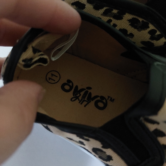 Aviva Girl Leopard Print Slip On Fashion Flat Sneakers Girls Big Kid NWT - Picture 6 of 11
